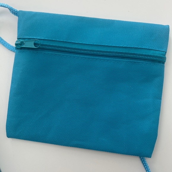 Beach Tote Blue Mesh with Pouch NWT - Picture 2 of 5